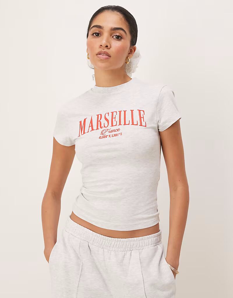 

Детская футболка ASOS DESIGN с вышитым рисунком Марселя в цвете «ледяной меланж»