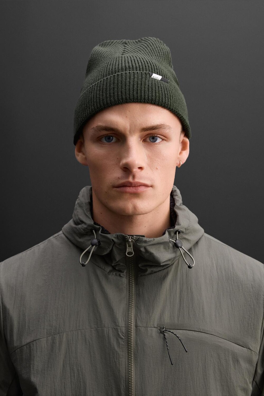 

Шапка структурной вязки ZARA, темный хаки