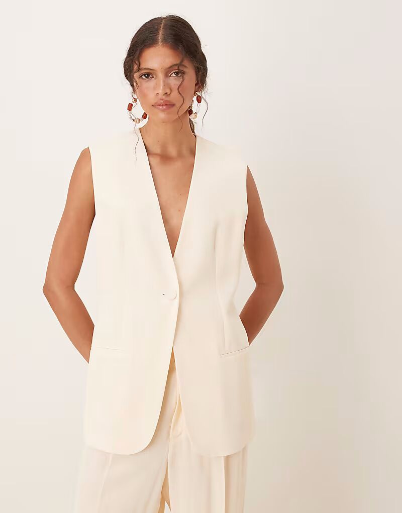 

Легкий удлиненный жилет с V-образным вырезом цвета пахты Mango