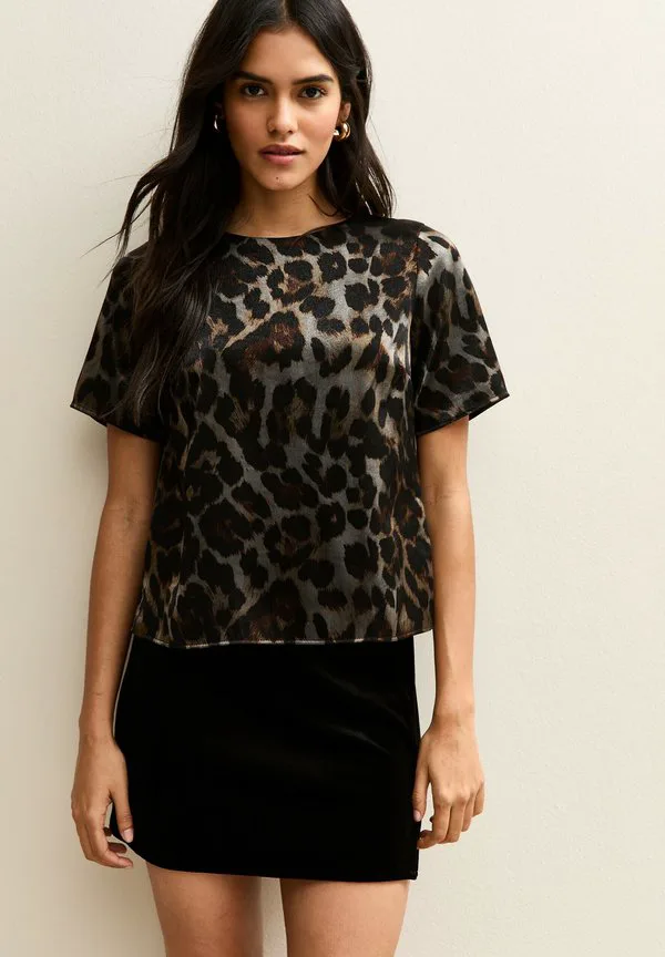 

Футболка с коротким рукавом и блестящим принтом в виде животных New Look, Black Pattern, Черный, Футболка с коротким рукавом и блестящим принтом в виде животных New Look, Black Pattern