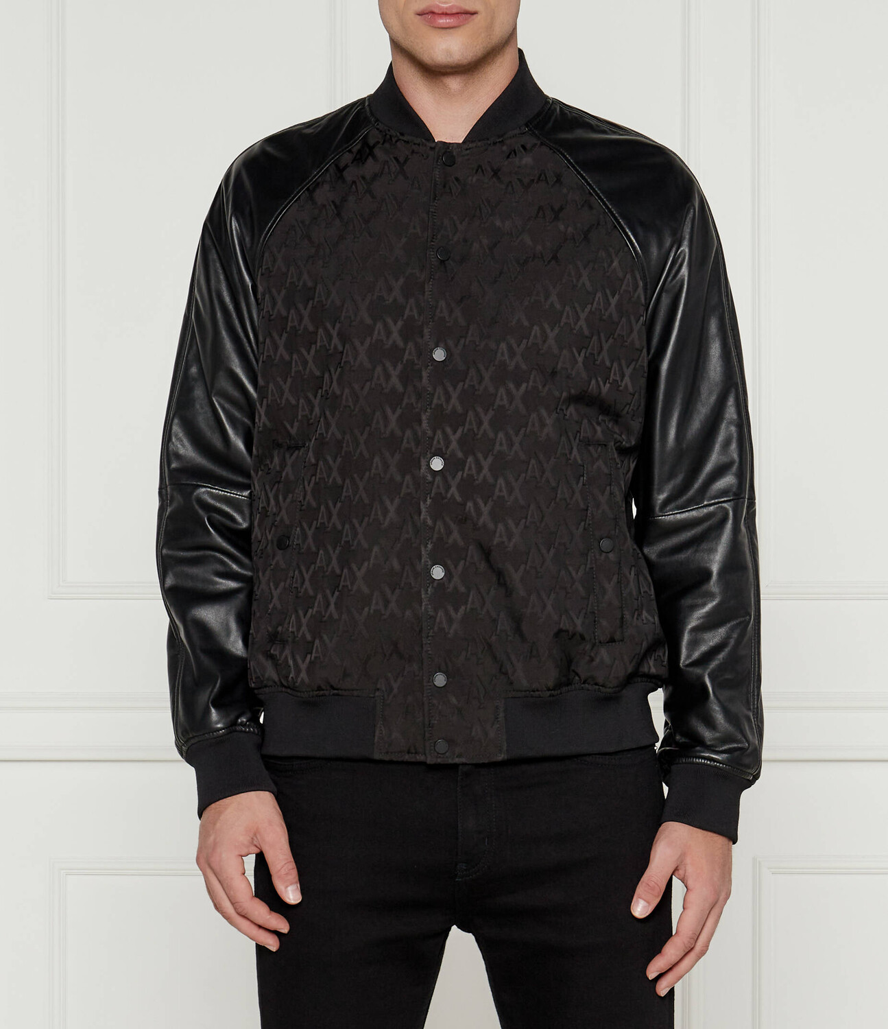 

Кожаная куртка Armani Exchange Regular Fit, черный