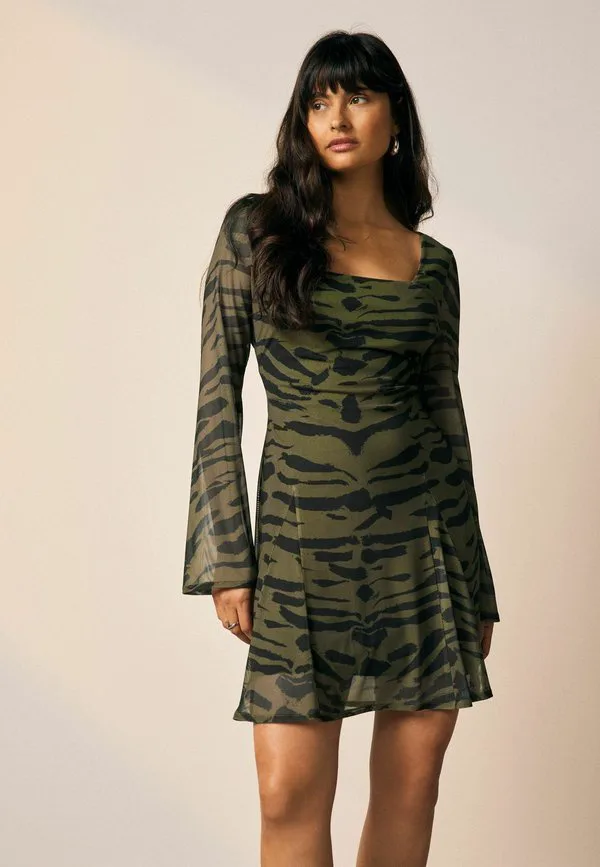 Платье повседневного кроя стандартного размера Next, Khaki Green Animal Print — фото 3