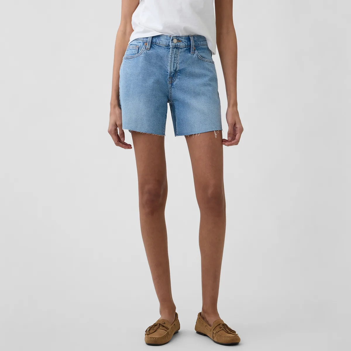Джинсовые шорты женские светлая мойка GAP, Light Washed — фото 3