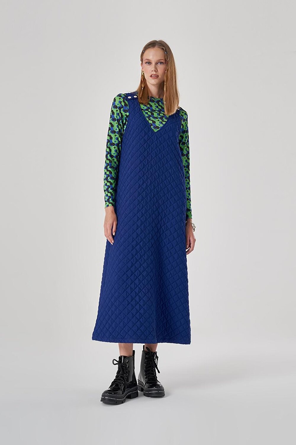 

Стеганое платье без рукавов Saks Mizalle