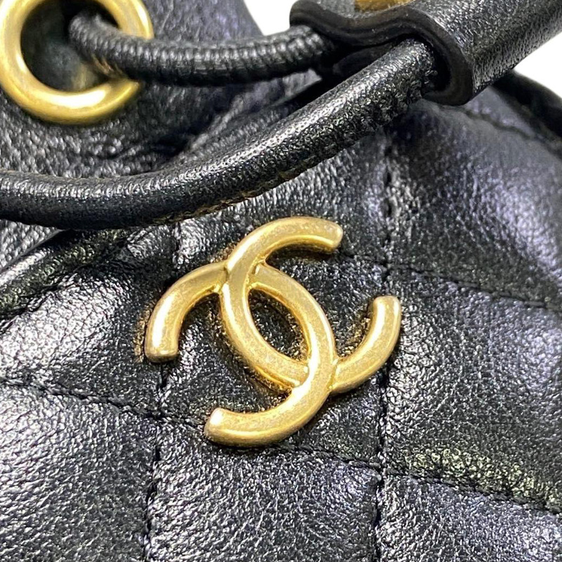 

Кожаная наплечная сумка через плечо унисекс черный CHANEL