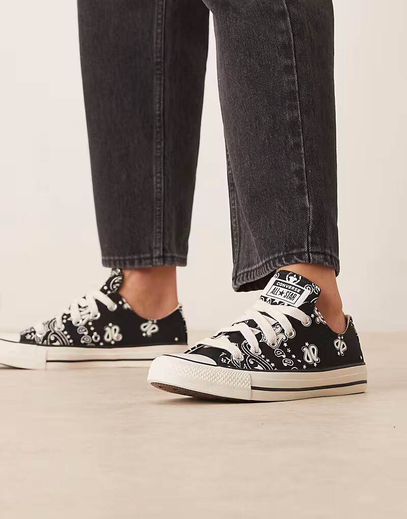Кроссовки Converse Chuck Taylor All Star Ox черного цвета с белыми цветочными деталями