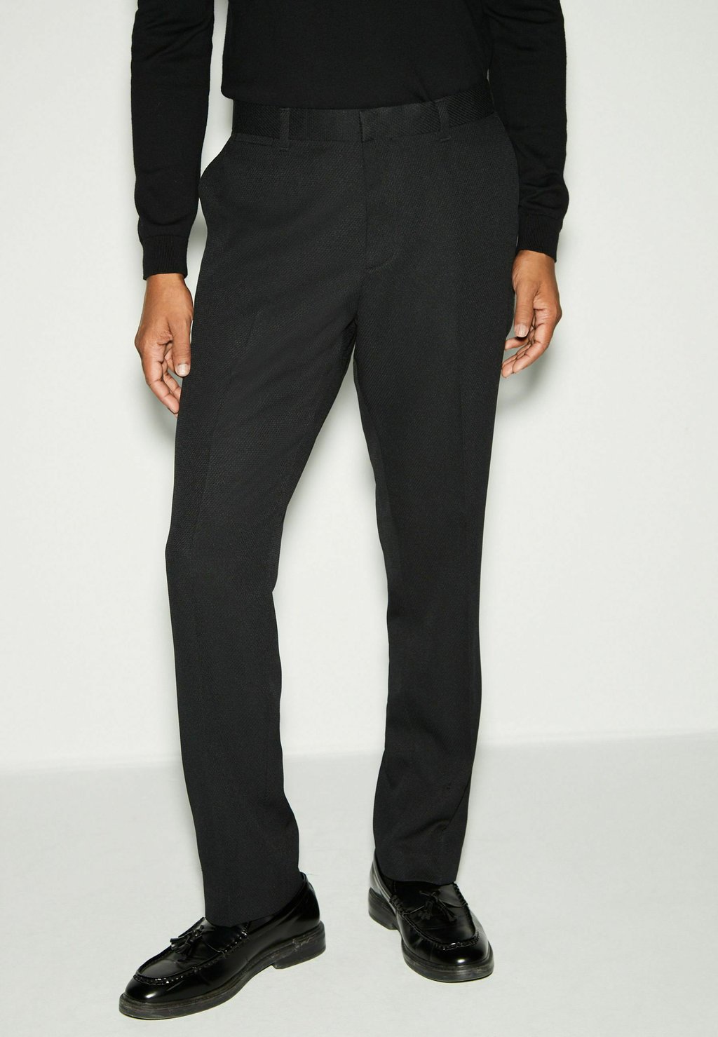 

Чиносы REGULAR FIT - TAPE DETAIL TEXTURED TUXEDO Next, черный