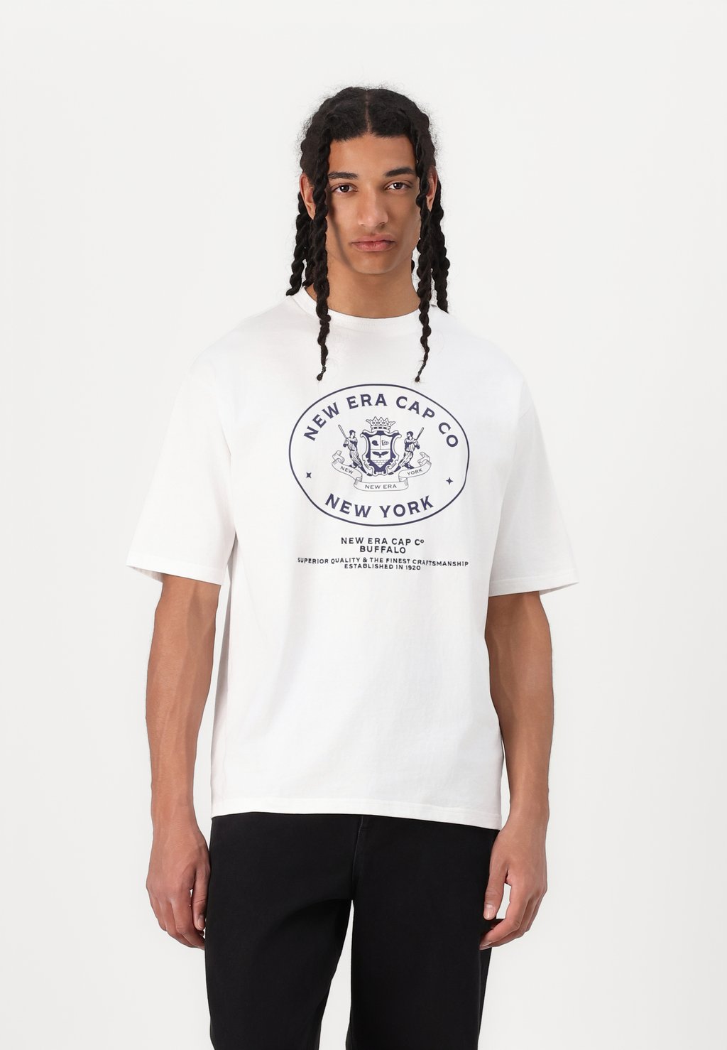 

Футболка с принтом CREST GRAPHIC TEE New Era, белый