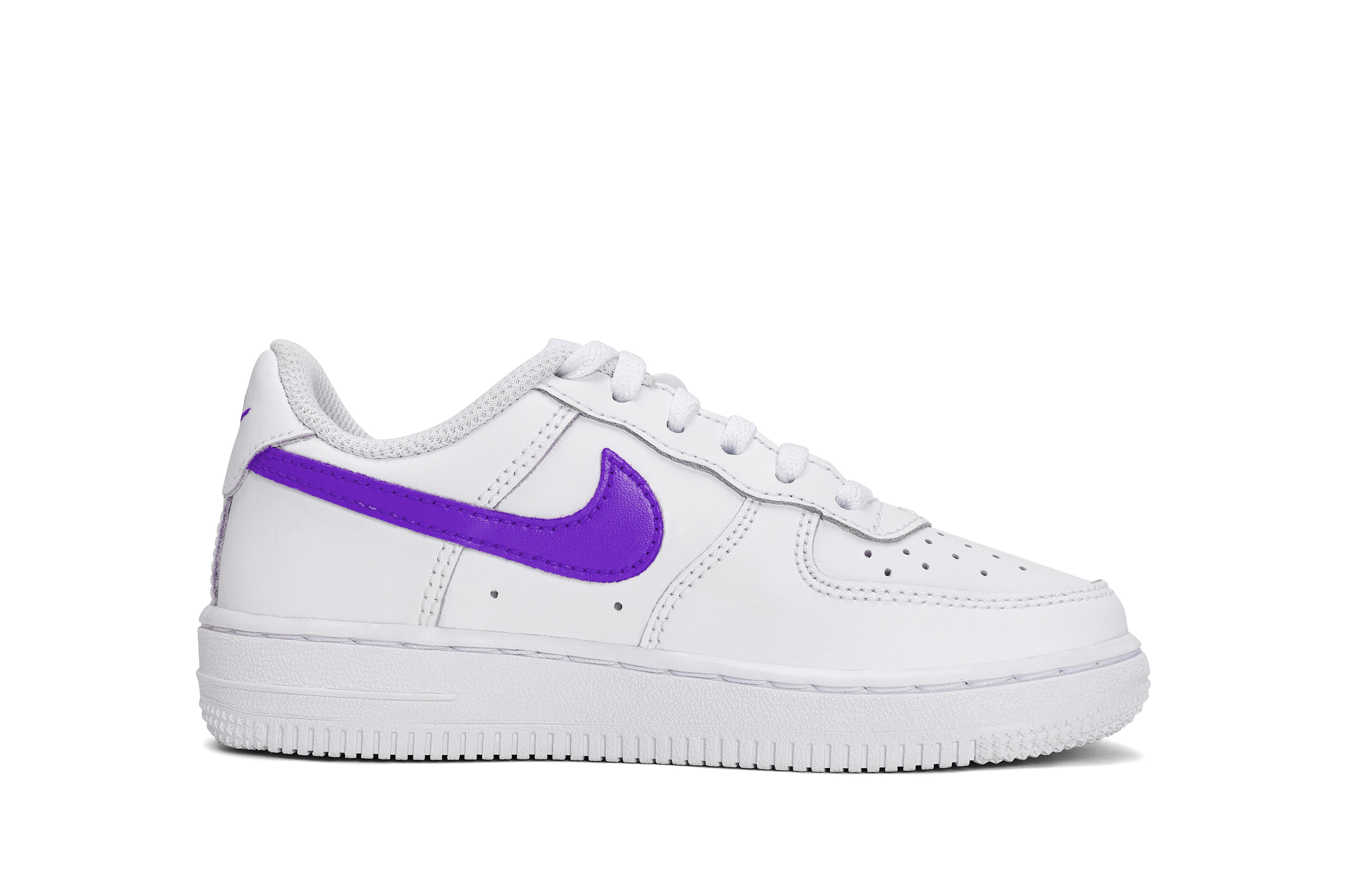 Детские кроссовки для скейтбординга Air Force 1 LE с противоскользящим износостойким верхом для детей от 3 до 7 лет Nike, белый/фиолетовый — фото 2