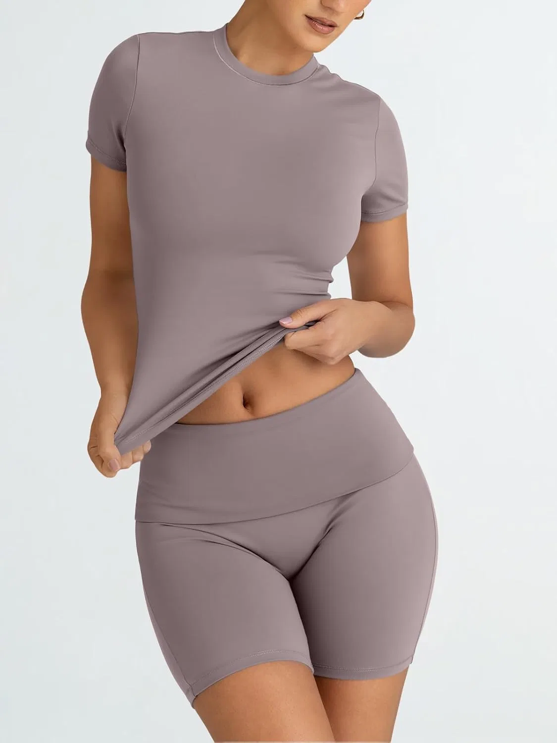 Trendy Queen Модный комплект из двух предметов для летних тренировок, спортивный костюм, шорты, одежда для пилатеса и йоги, одежда для прогулок, весенняя спортивная удобная одежда для активного отдыха, Coffeegrey — фото 2