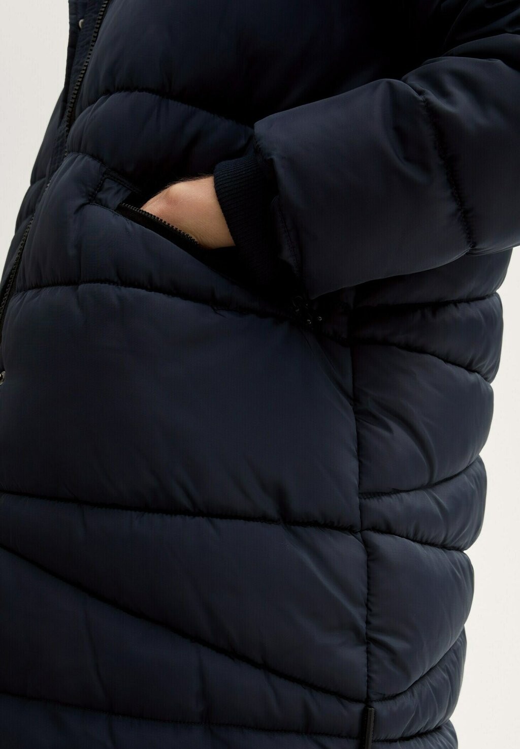

Зимнее пальто PUFFER MIT ABNEHMBARER KAPUZE TOM TAILOR DENIM, темно-синий