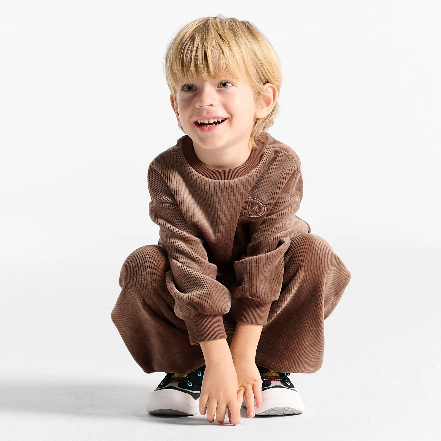 Детский велюровый свитшот в рубчик с начёсом коричневый от Fila Kids