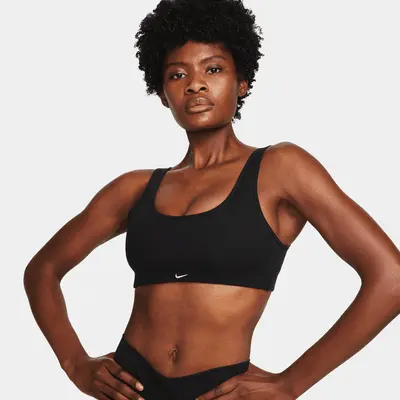 

Спортивный бюстгальтер Nike Alate All U, черный/белый