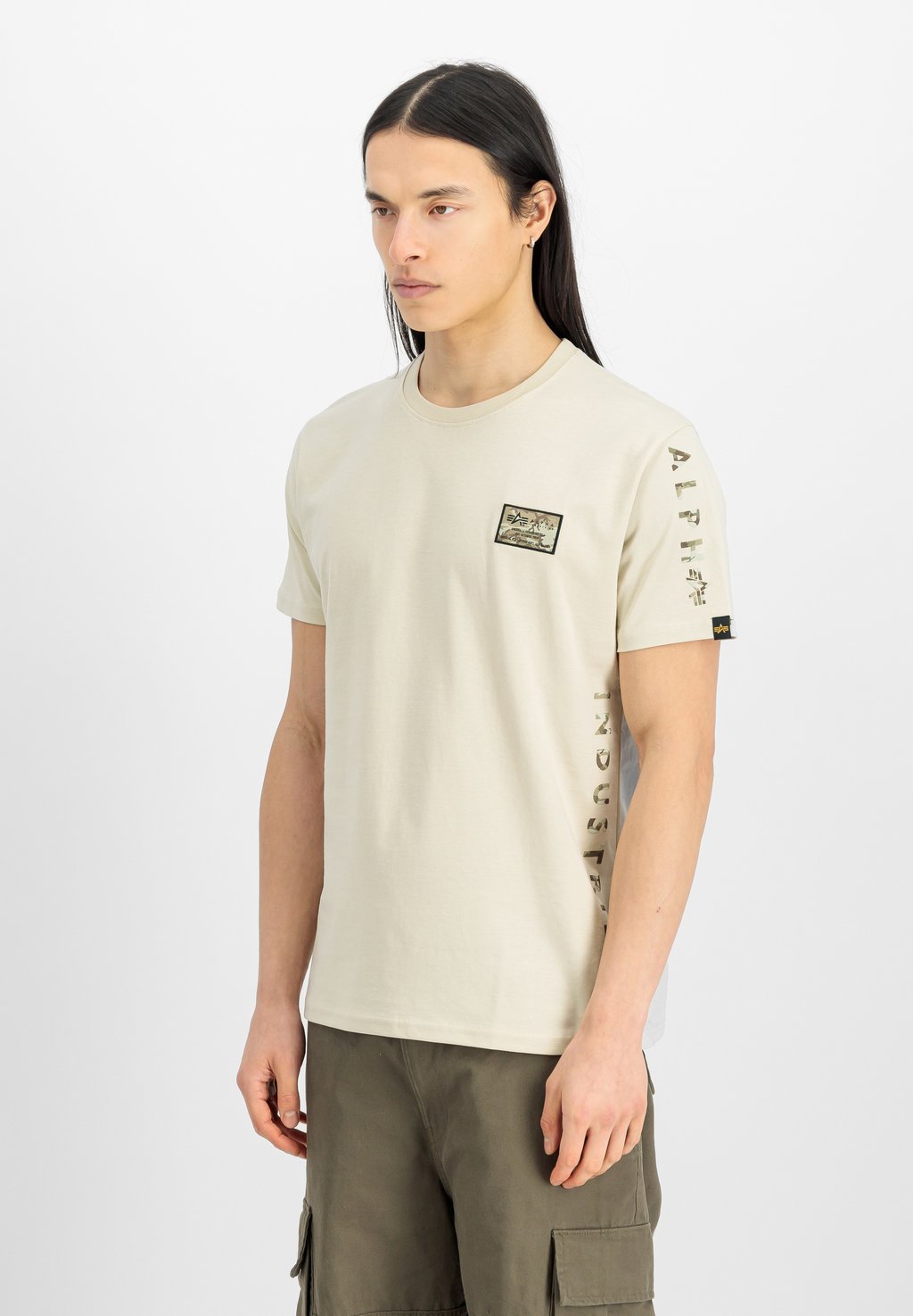 

Футболка с принтом CAMO SLEEVE Alpha Industries, кремовый