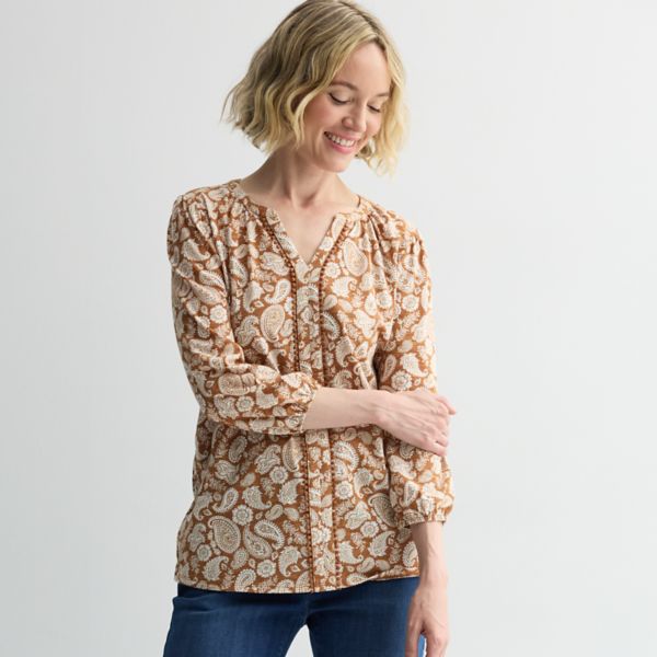 

Женский топ с разрезом на горловине и отделкой в виде помпонами Croft & Barrow, цвет brown small paisley