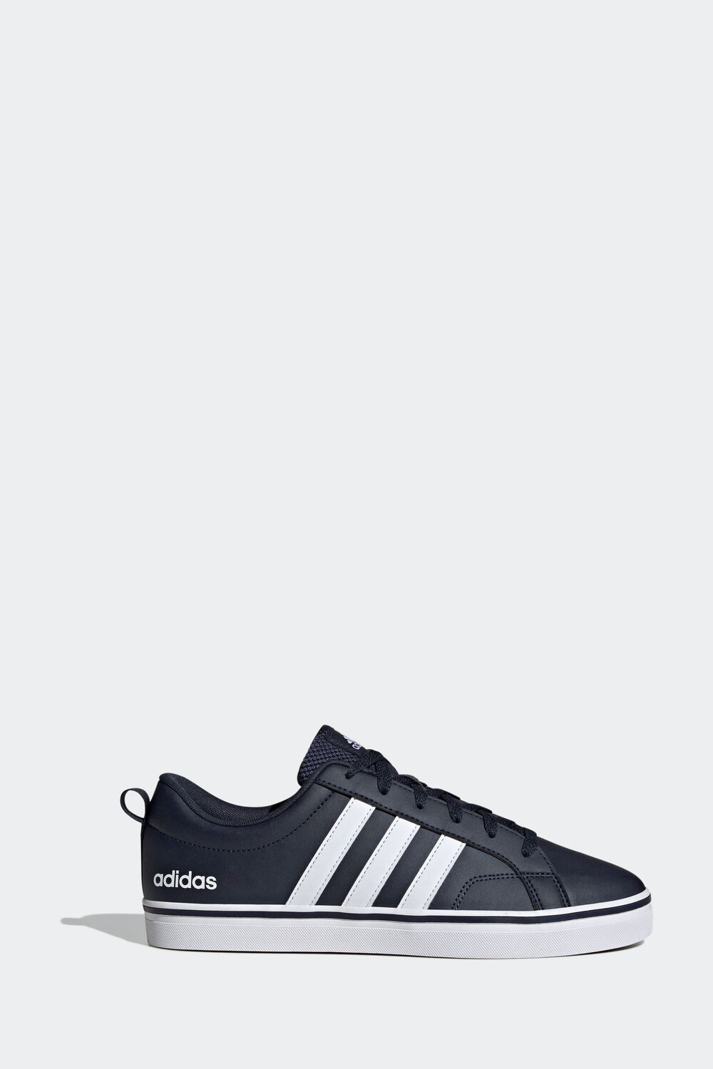 

Спортивная одежда против спортивной обуви темпа Adidas, синий