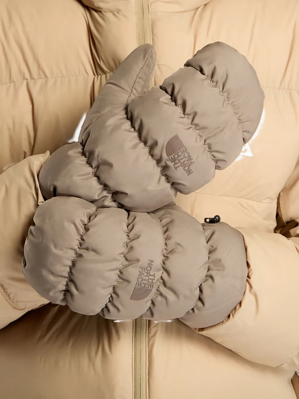 

Пуховые варежки Montana The North Face, коричневый