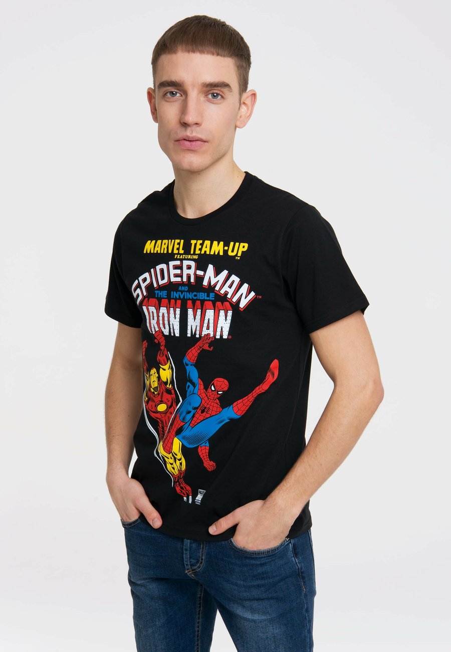 

Футболка LOGOSHIRT SPIDERMAN- UND IRON MAN-DRUCK, Schwarz/Black, Черный, Футболка LOGOSHIRT SPIDERMAN- UND IRON MAN-DRUCK, Schwarz/Black