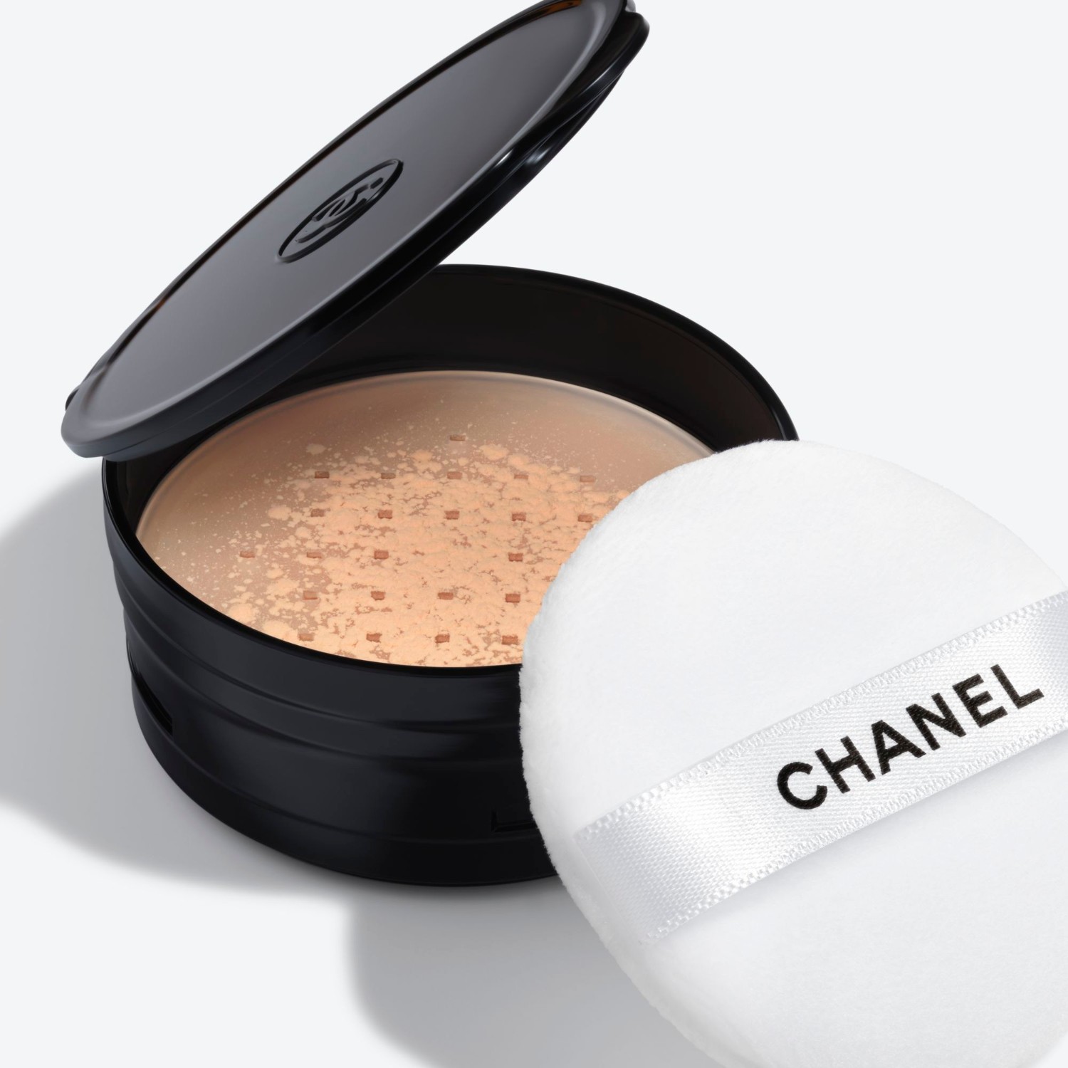 Пудра для лица poudre universelle libre - nachfüllung mit natürlichem finish. reisegrösse. Chanel, 50 medium intense refill, вес 6 гр. — фото 2