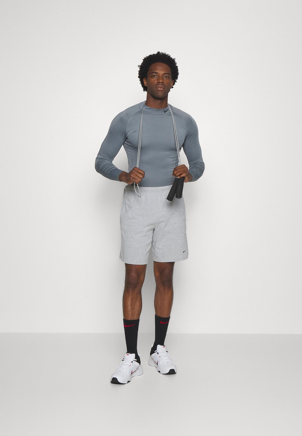 Футболка с длинным рукавом Tight Mock Nike, цвет smoke grey/black — фото 2