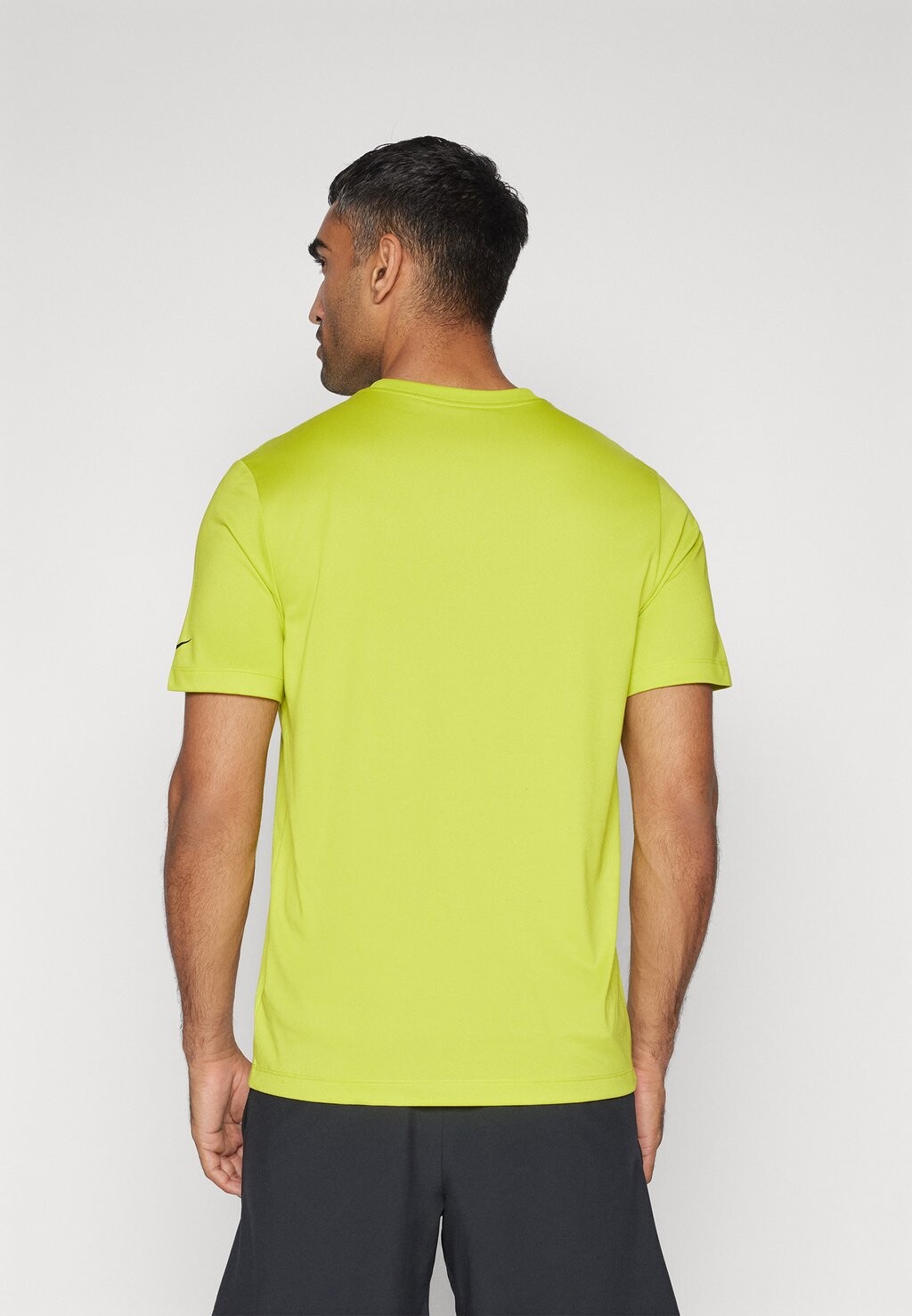 

Спортивная футболка TEE Nike Performance, зеленый
