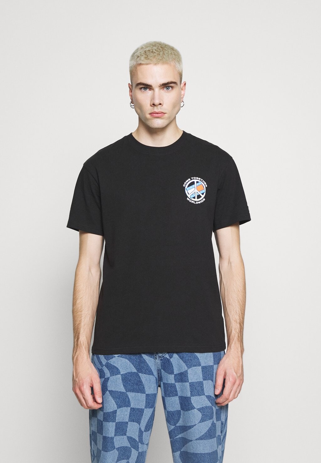 

Футболка с принтом TOGETHER WORLD PEACE TEE UNISEX Tommy Jeans, черный