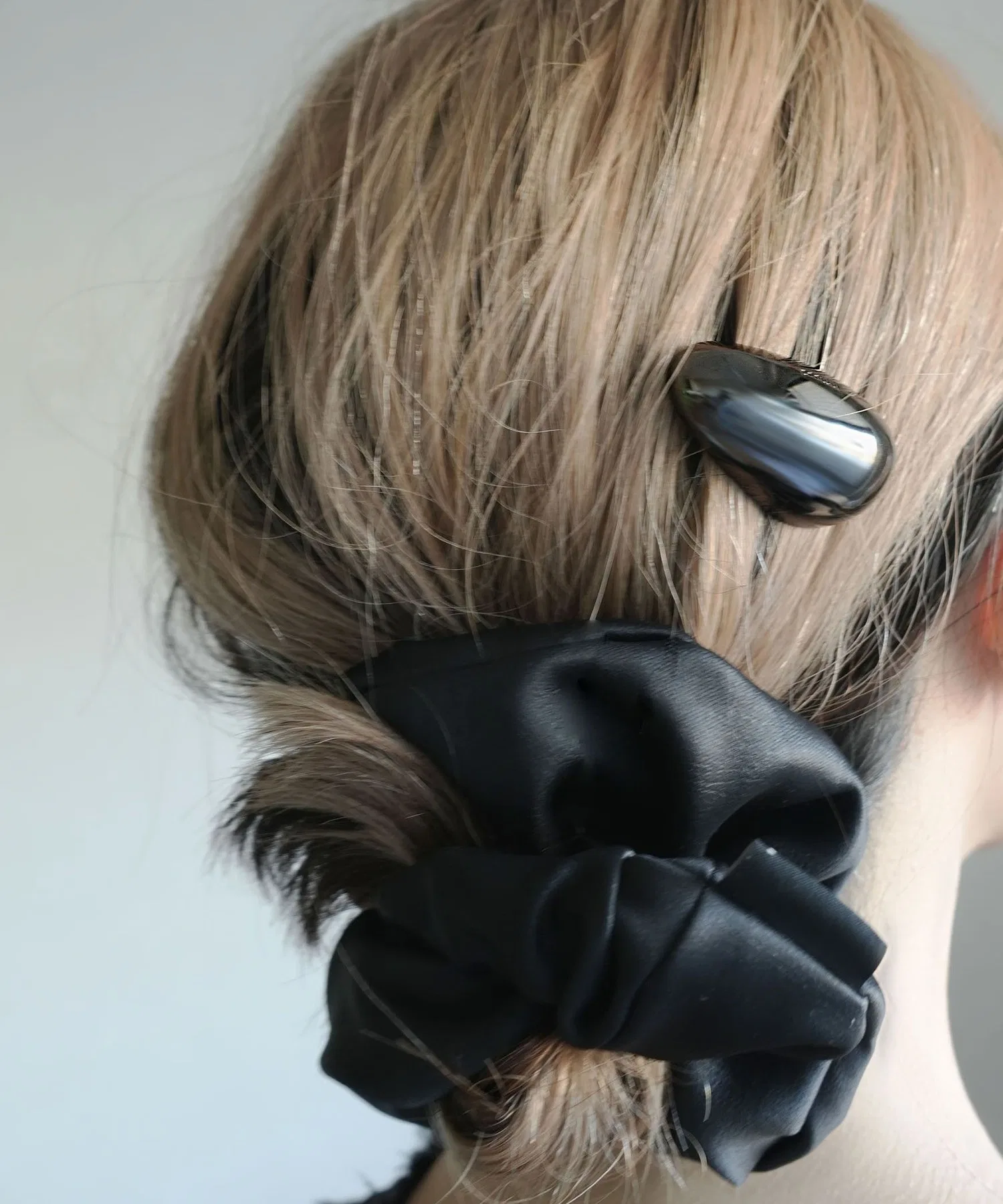 Резинка для волос Stone Scrunchie in mood серебристый — фото 2