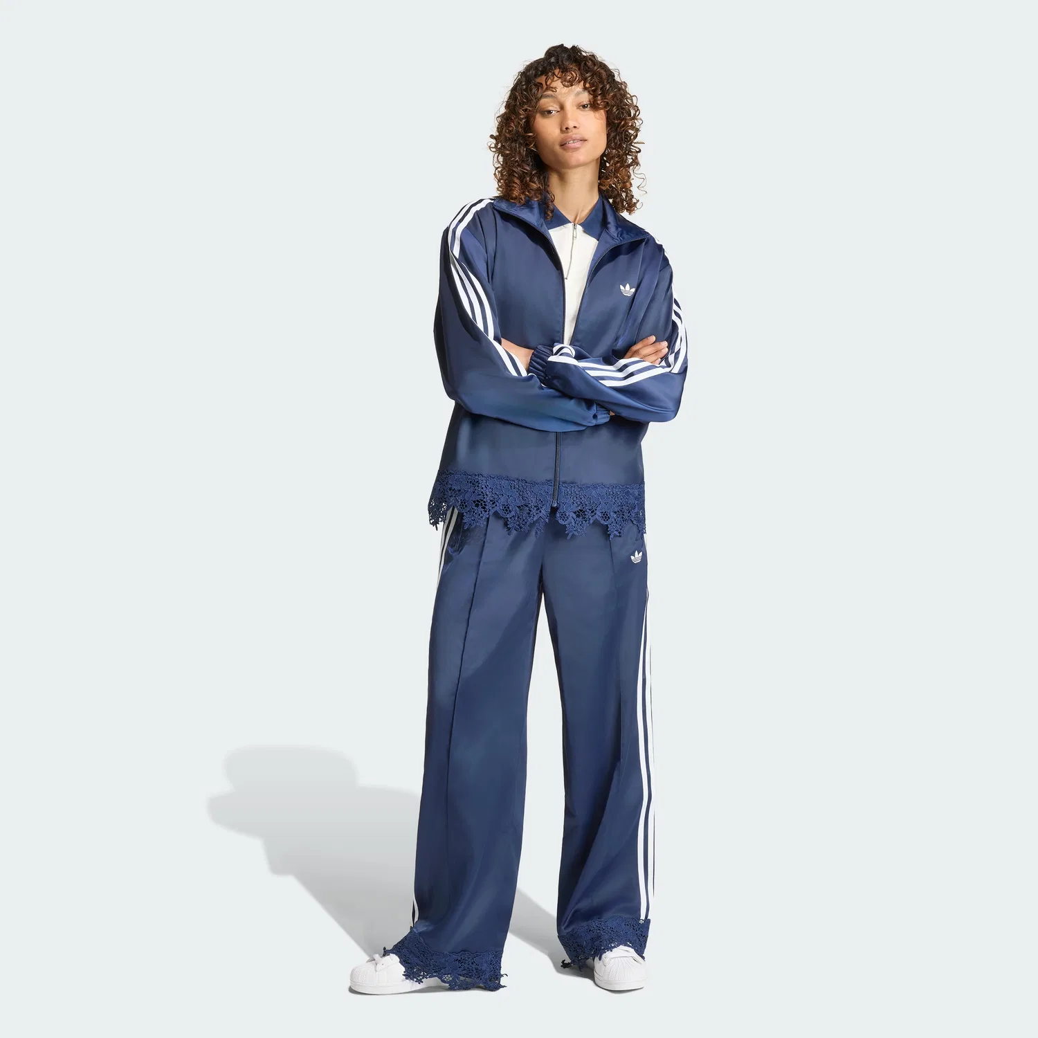 Женская свободная спортивная куртка Originals Satin Lace Firebird от Adidas — фото 3
