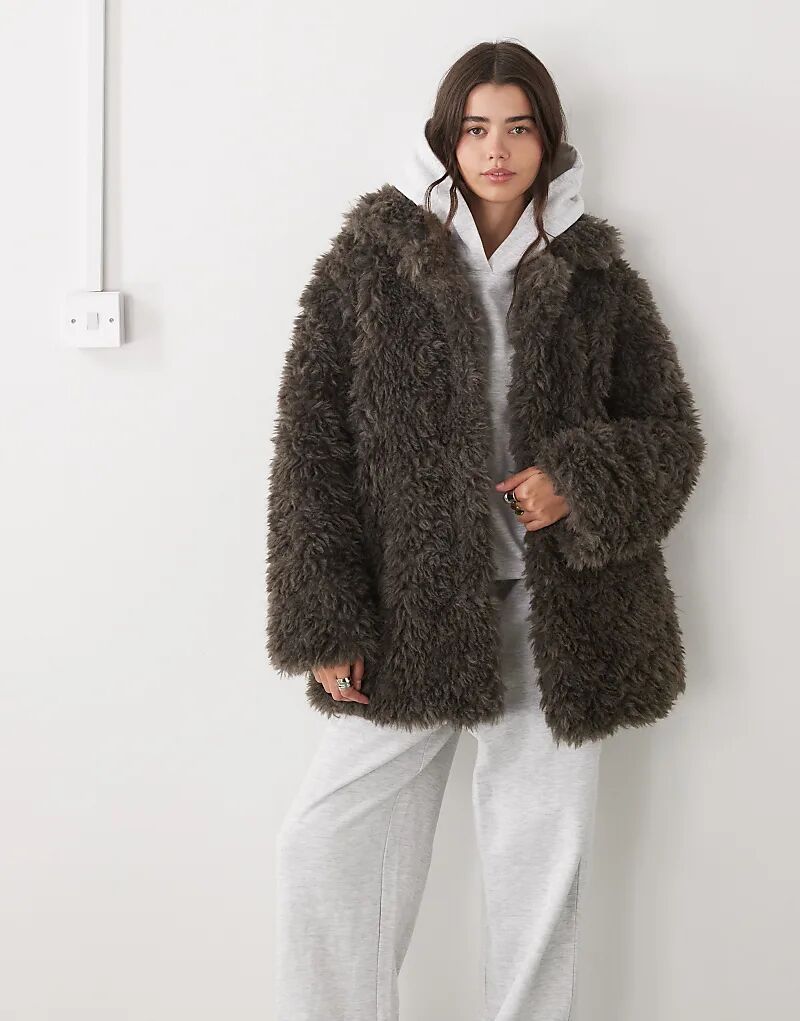 

Свободная шуба из искусственного меха Weekday из темного молда