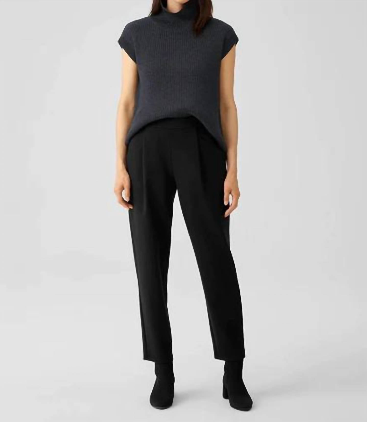 

Зауженные книзу брюки черного цвета Eileen Fisher