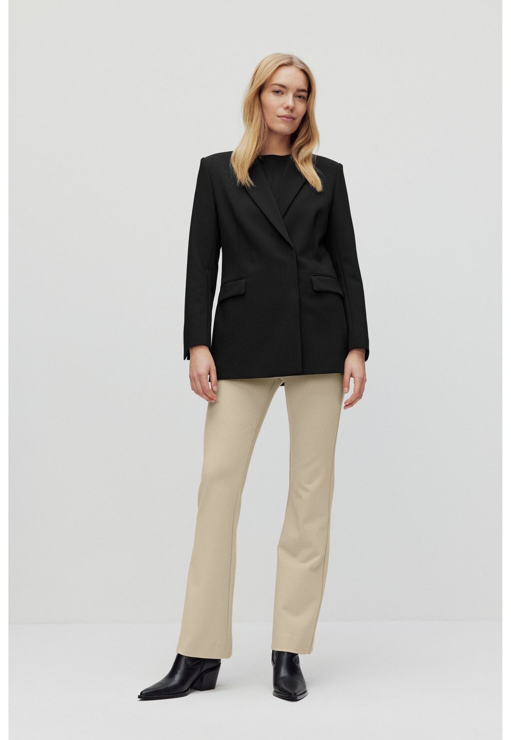 

Брюки HANNAH SLIM FIT FLARE ELASTIC Stockh Lm Studio, цвет lt beige