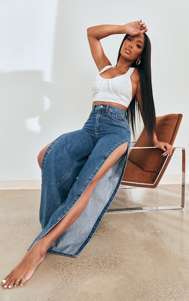 

PrettyLittleThing Средне-синие джинсы Shape с экстремальным разрезом