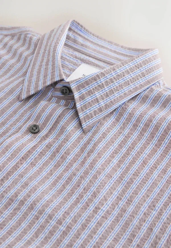 Рубашка Next Regular Fit Seersucker Short Sleeve Smart Shirt, коричневая — фото 2
