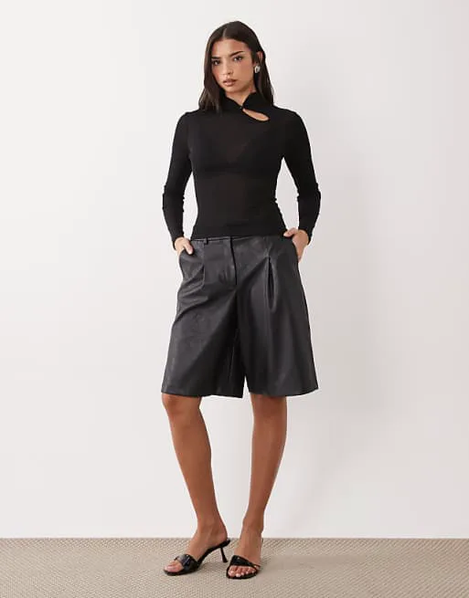 

Черный полупрозрачный топ с длинными рукавами и вырезом ASOS DESIGN