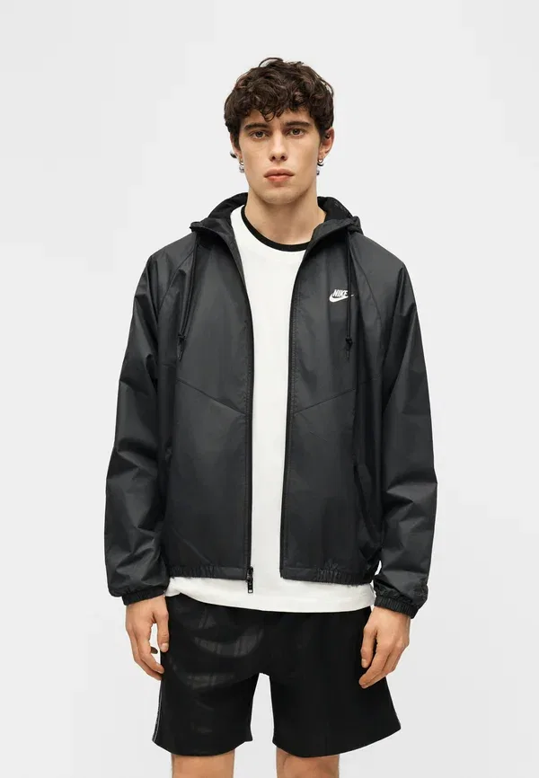 Куртка Nike Sportswear M nk wr lnd jkt 26 light jacket, черно-белый — фото 4