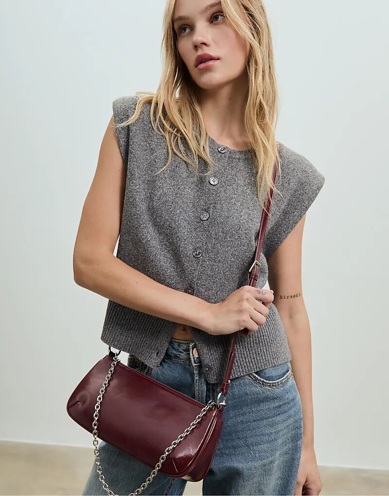 

Длинная сумка Stradivarius через плечо с цепочкой в ​​бордовом цвете