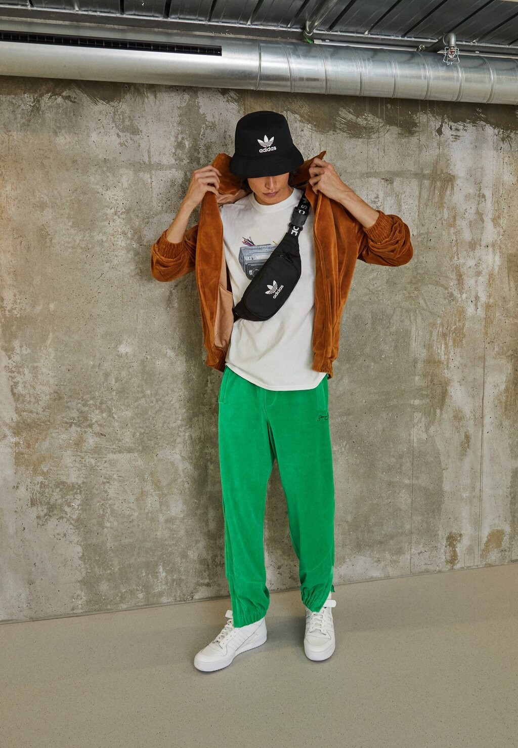 

Шапка adidas Originals, черно-белый