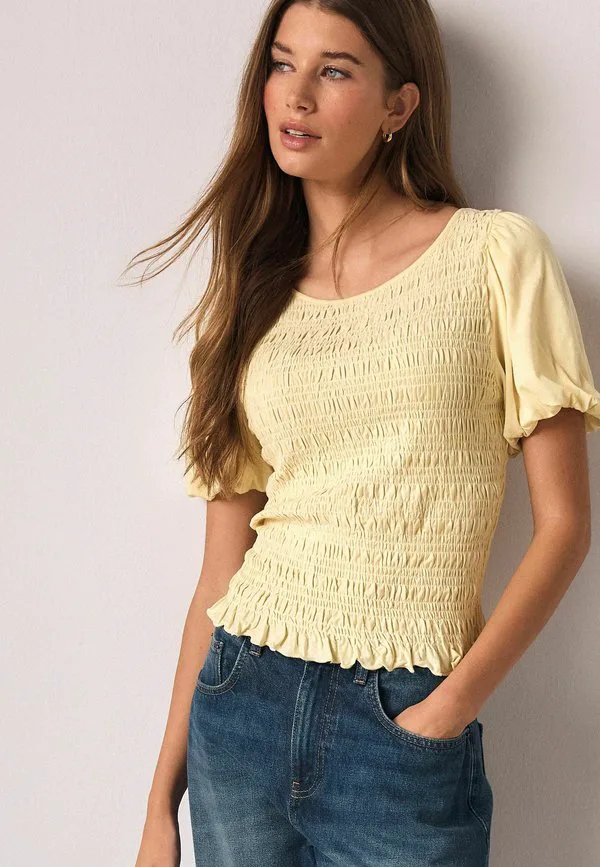 Блузка с короткими рукавами и присборенным вырезом горловины. Next, Lemon Yellow