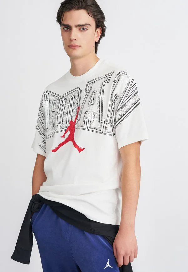 Новая эластичная футболка с принтом. Jordan, White/Gym Red
