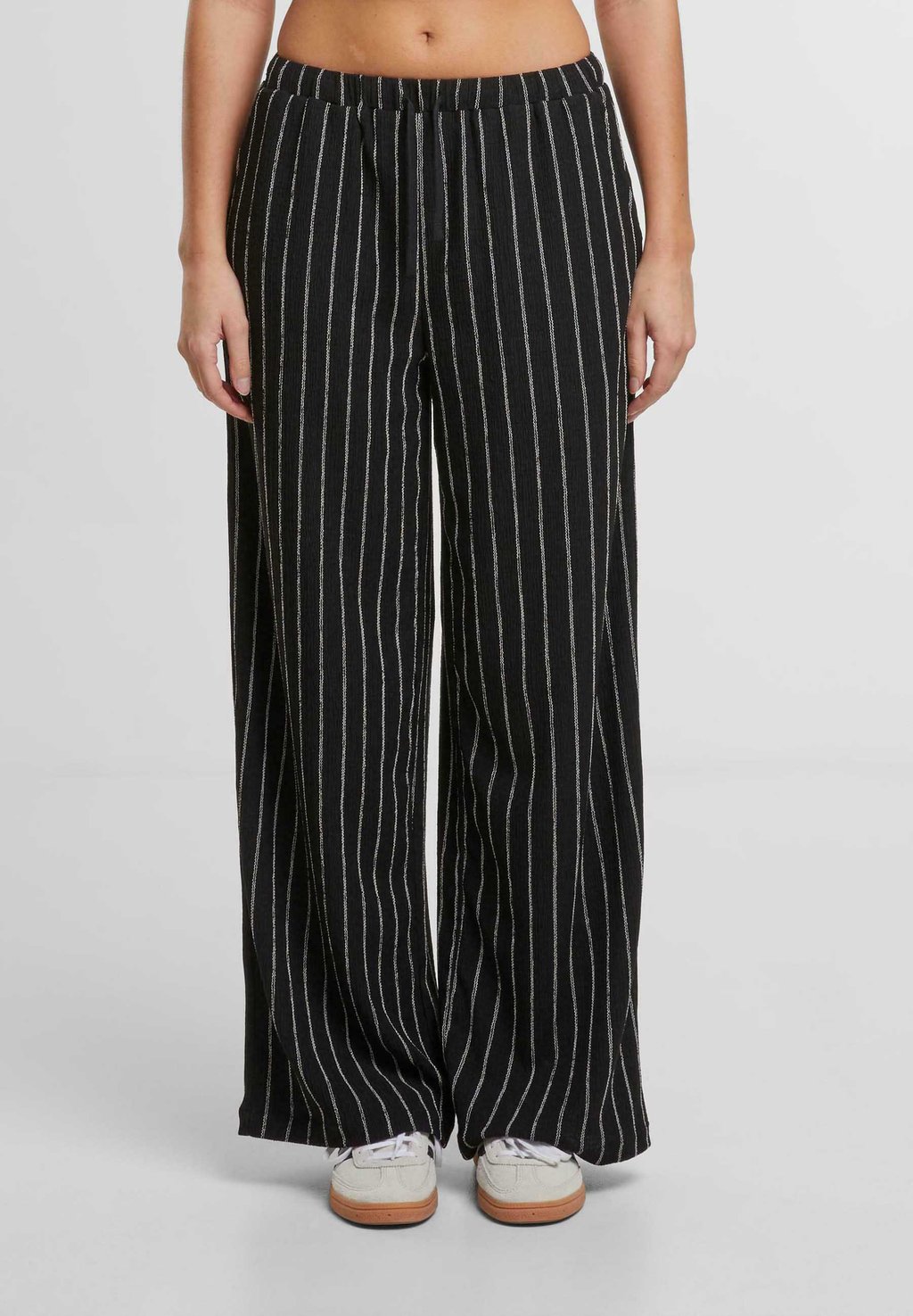 

Брюки STRUCTURED STRIPED RELAXED FIT Urban Classics, черный