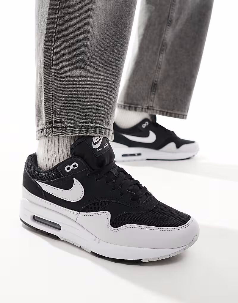 

Кроссовки Nike Air Max 1 серого и черного цветов
