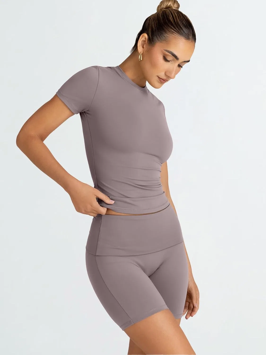 Trendy Queen Модный комплект из двух предметов для летних тренировок, спортивный костюм, шорты, одежда для пилатеса и йоги, одежда для прогулок, весенняя спортивная удобная одежда для активного отдыха, Coffeegrey — фото 3