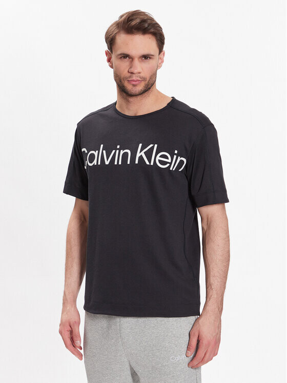 

Футболка стандартного кроя Calvin Klein, черный