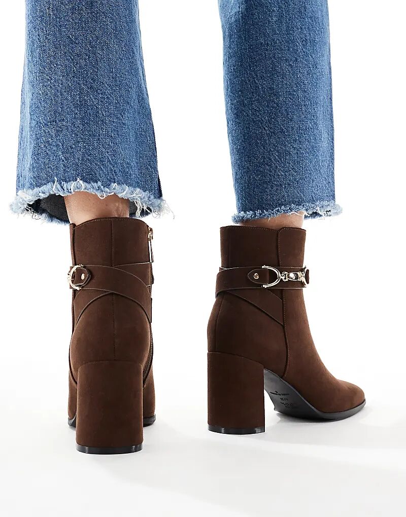 Коричневые ботильоны New Look из искусственной замши с пряжкой на каблуке — фото 4