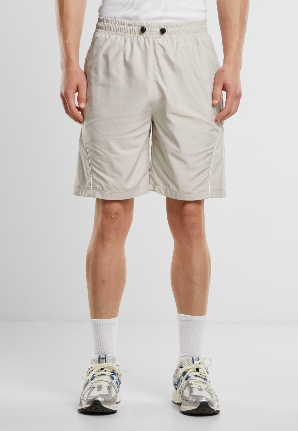 

Шорты PIPED PANEL - Tracksuit bottoms Urban Classics, бежевый