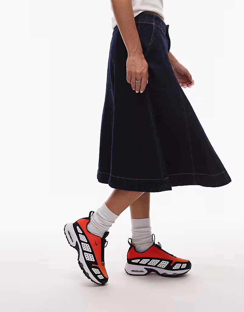 Кроссовки унисекс Nike Air Max SNDR оранжевого и черного цветов — фото 3