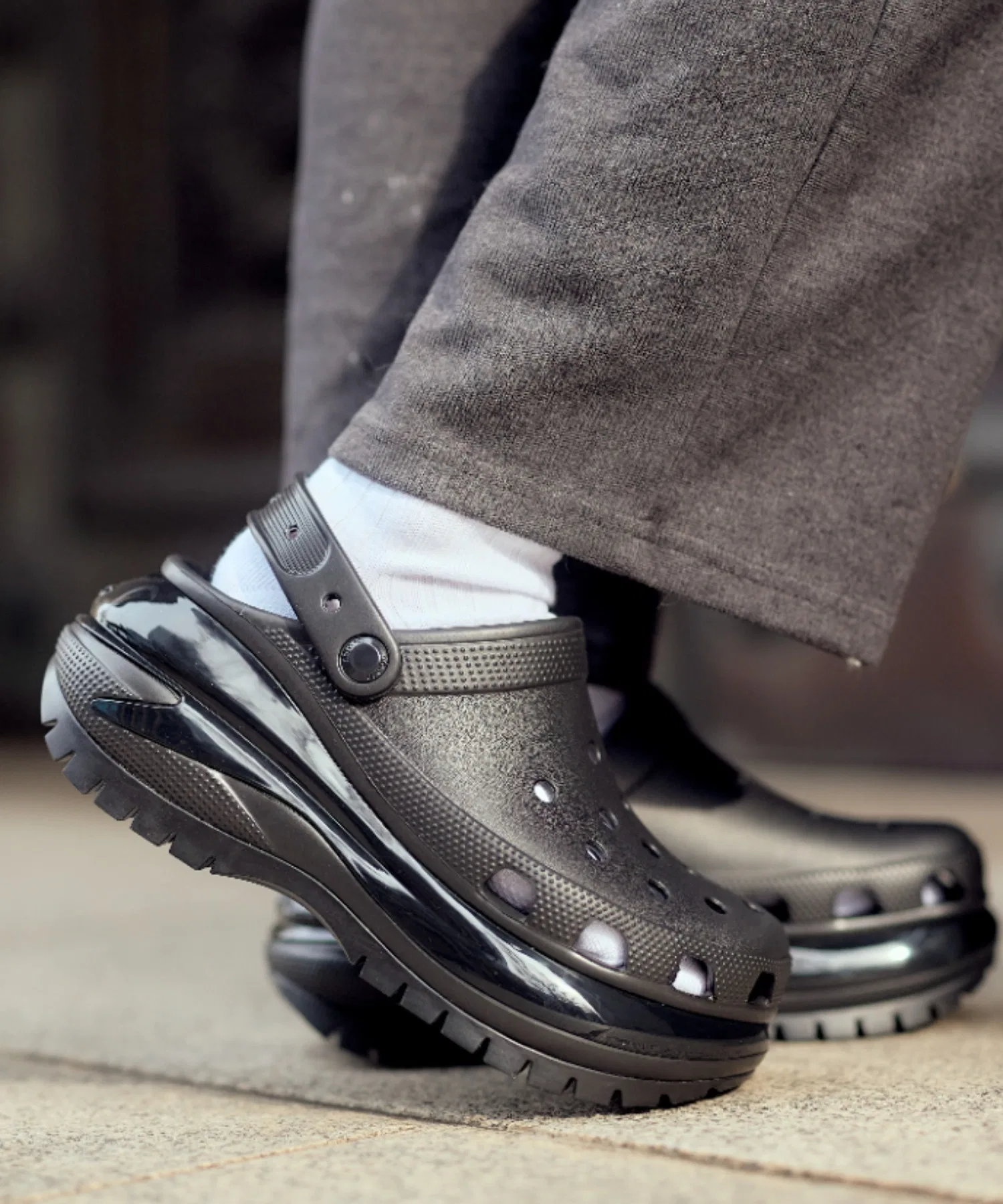 Мужские и женские кроксы Crocs Classic Mega Crush Clog
