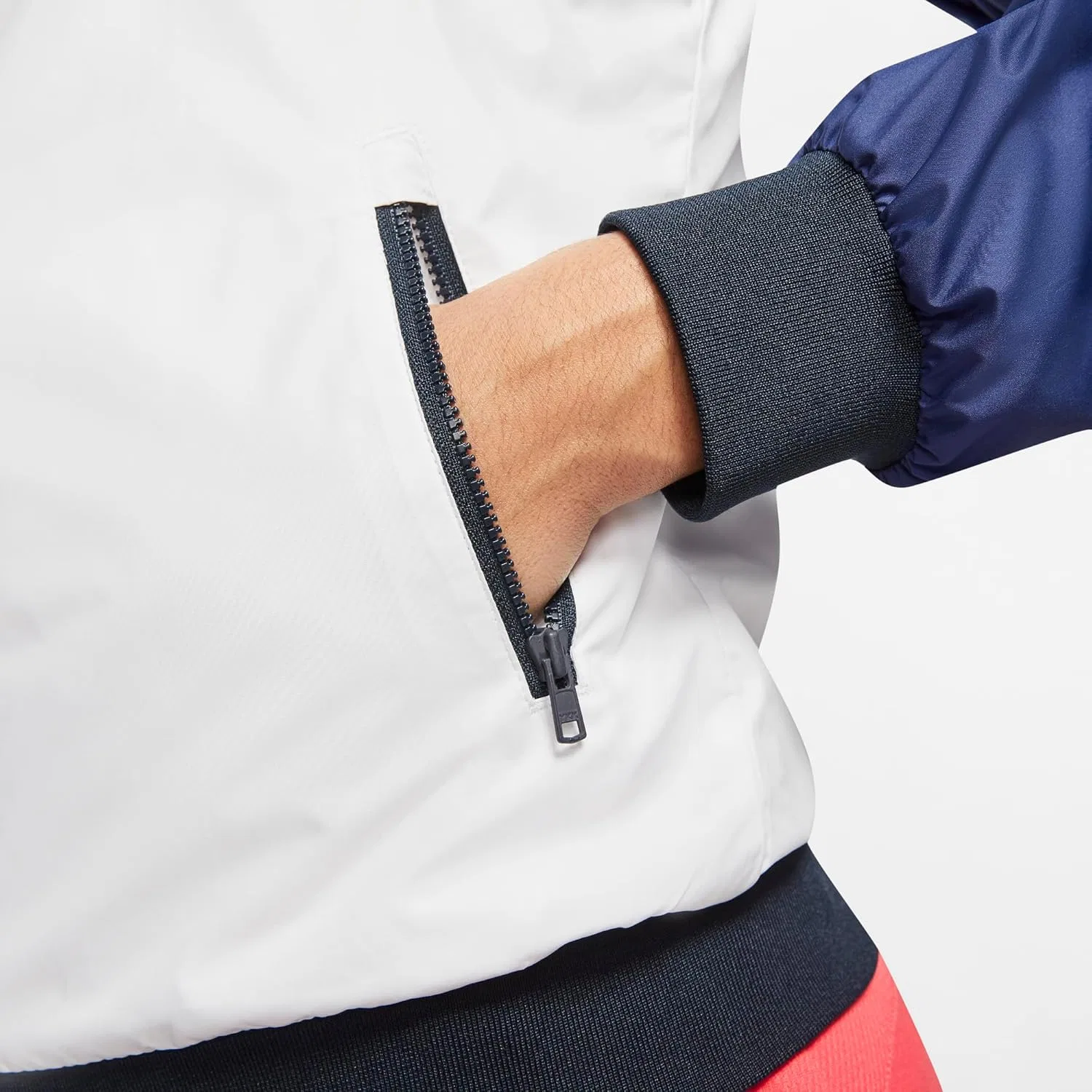 Куртка женская ветрозащитная Nike Windrunner, бело-красно-синяя — фото 4