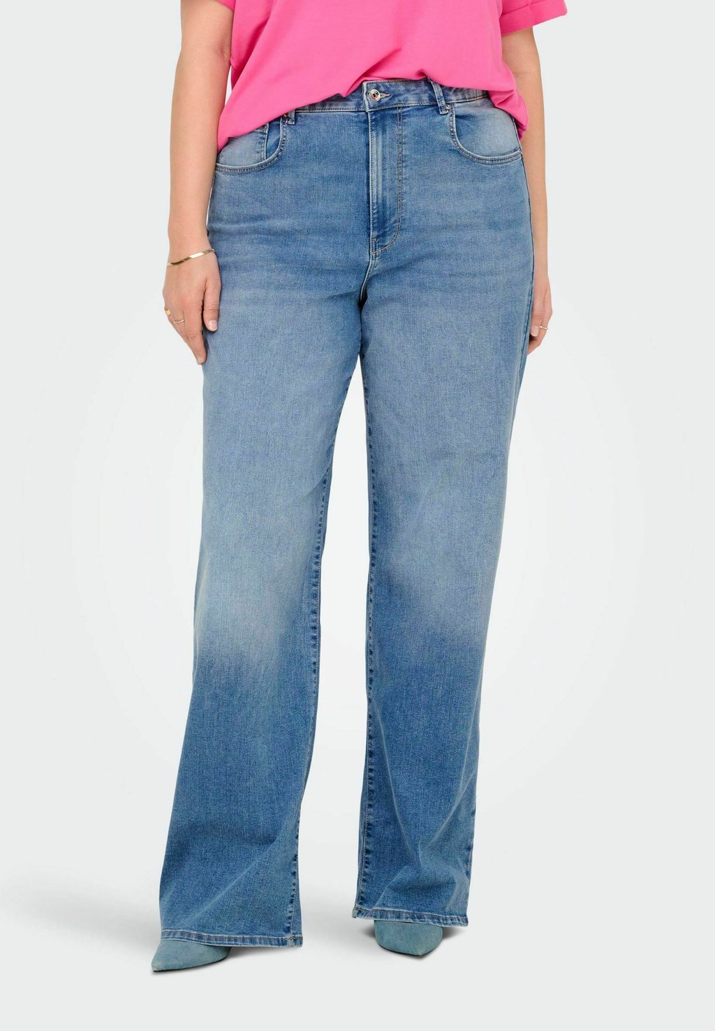 

Джинсы свободного кроя MIT WEITEM BEIN CARHOPE-LUSH HOHE TAILLE SCHNITT ONLY Carmakoma, цвет Light Blue Denim