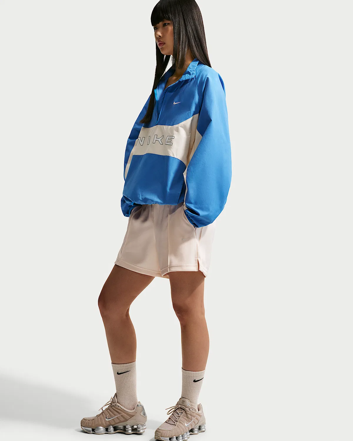 Женские шорты для бега Nike Sportswear из полиэстера со средней посадкой, Chalk/Chalk/Sail — фото 4